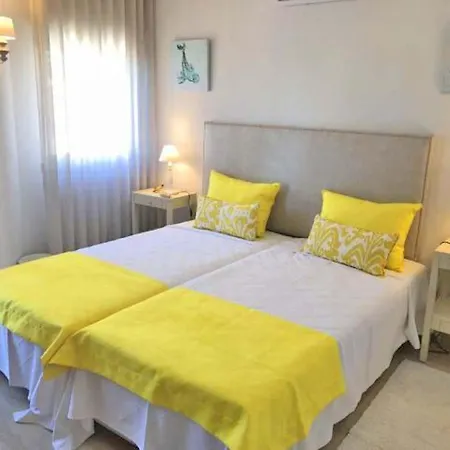 Sleeps 6 Air Con Wifi T689257