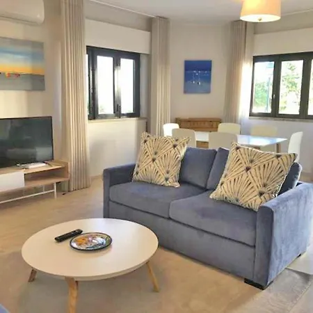 Sleeps 6 Air Con Wifi T689257