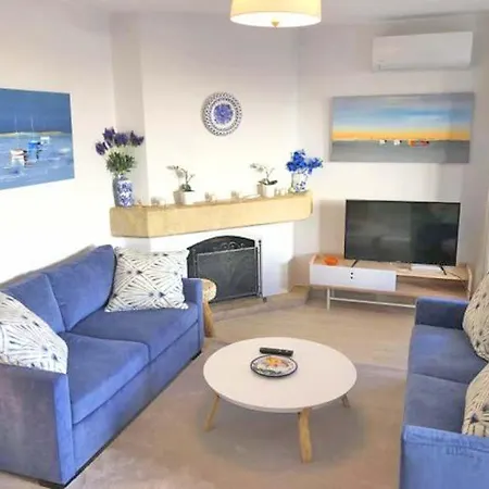 Sleeps 6 Air Con Wifi T689257 Villa *
