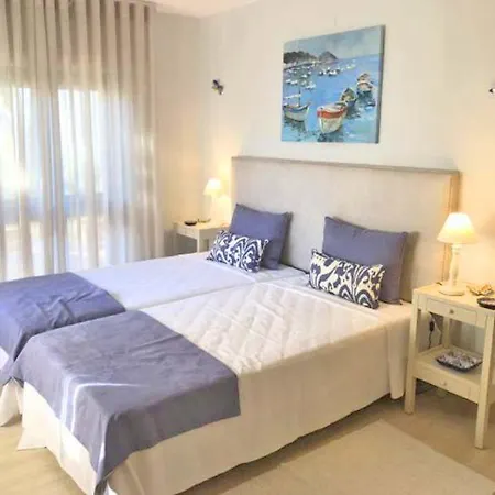 Sleeps 6 Air Con Wifi T689257